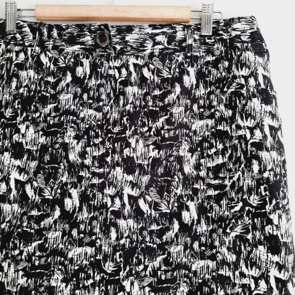 REITMANS / Skort B&W Mini Skirt Style w/ Pockets Abstract Pattern Sz 14 - Picture 4 of 14
